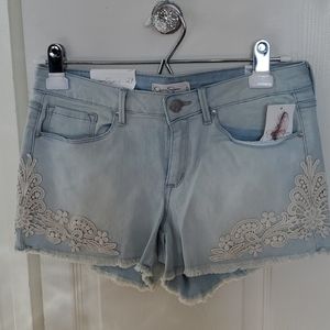 🌹NWT Jessica Simpson shorts w embroidered design